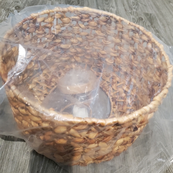 New in bag pendant lamp straw rattan lampshade comes with hanging hardware - Picture 3 of 6